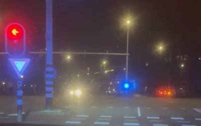 Inbrekers op heterdaad betrapt in bedrijfspand in Den Bosch, politie ziet voeten onder kast uitsteke