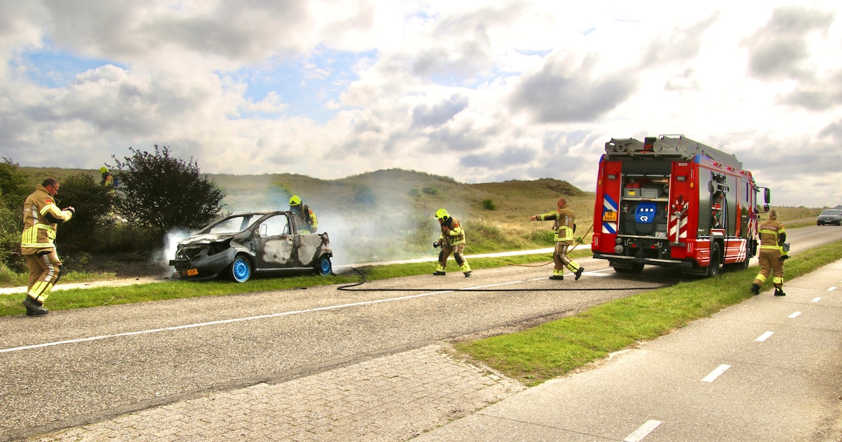 Auto brandt volledig uit in De Cocksdorp