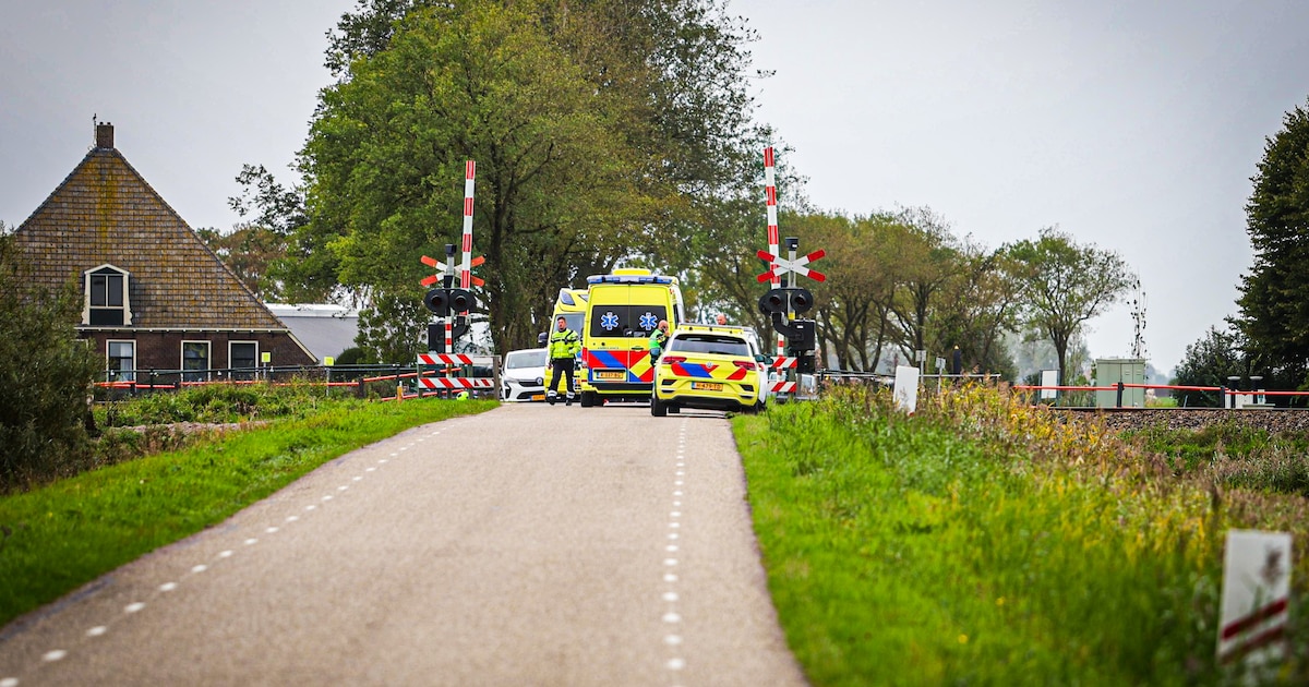 Treinverkeer tussen Leeuwarden en Sneek stilgelegd na aanrijding bij Mantgum