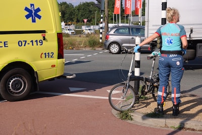 Fietser gewond na botsing met auto in Ede