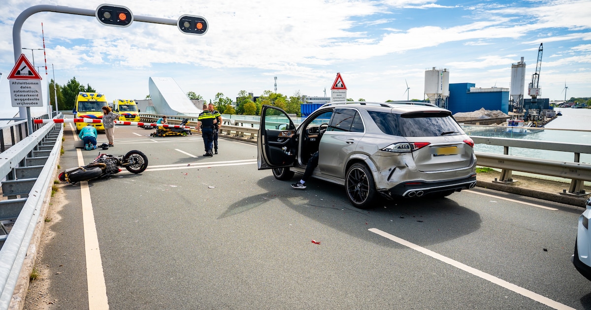 Twee motorrijders betrokken bij aanrijding in Alphen aan den Rijn