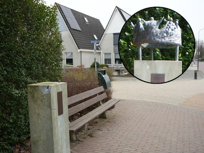 Bronzen Koningskroon van sokkel gejat