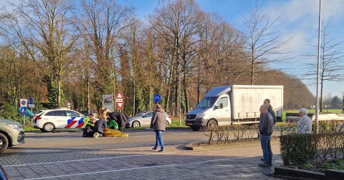 Burgemeester Van der Tak rijdt voetganger aan: ‘Mijn dank is groot voor omstanders die goed hebben g