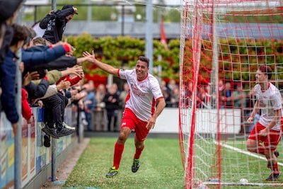 Jeffrey reisde elke zaterdag 9 uur voor zijn club, nu is hij kampioen: ‘Om kwart voor zeven van huis