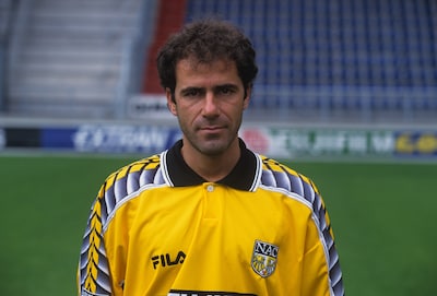 PSV-trainer Peter Bosz wilde zijn spelerscarrière afsluiten bij NAC, maar rampseizoen veranderde dat