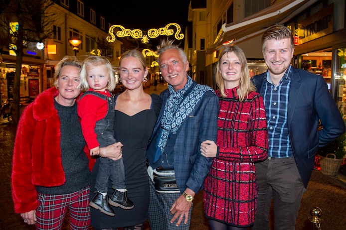 Ministerie grijpt in bij Chateau Meiland: Claire (3) moet eruit, want  kinderarbeid | Show | AD.nl