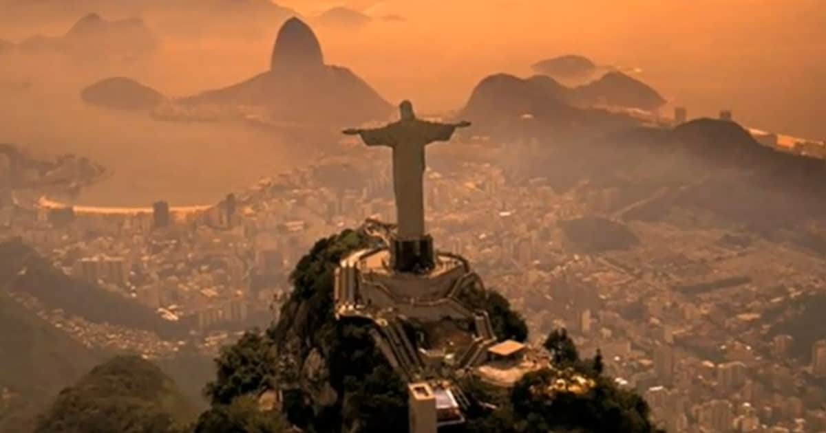 Beroemd Christusbeeld in Rio mist vinger na blikseminslag | Nieuws | AD.nl