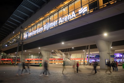 Man (25) achtervolgd door groep jongeren en zwaar mishandeld bij station Bijlmer Arena