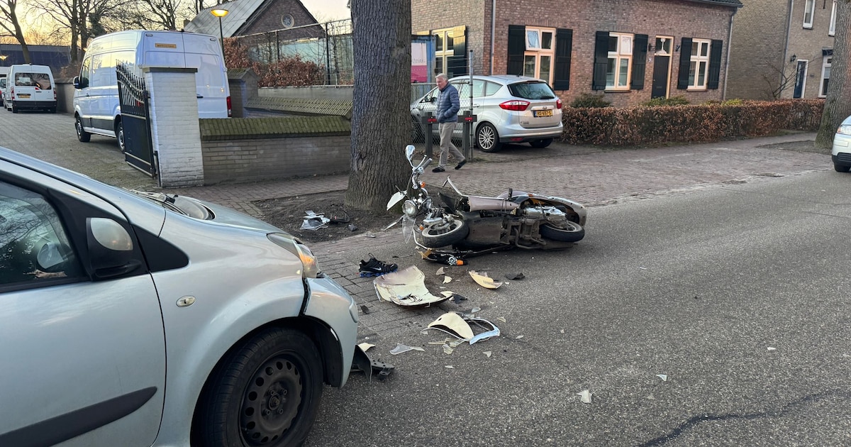 Amper tien minuten na aankoop van scooter raakt bestuurder zwaargewond bij botsing met auto