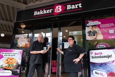 Mari (64) en Mia (59) nemen na 23 jaar afscheid bij Bakker Bart in Waalwijk: ‘Een beetje een normaal