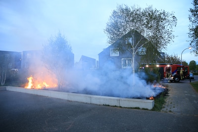 Groenstrook langs speelplaats in brand aan Bieremalaan