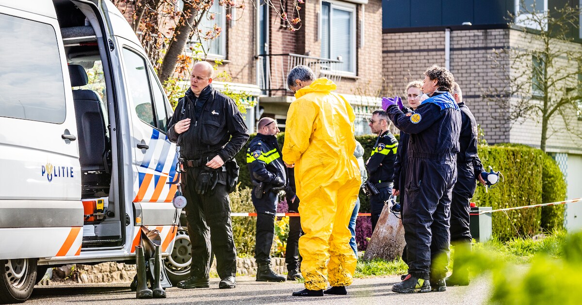 Lugubere vondst schokt Puttershoek: twee doden gevonden in huis van ‘in zichzelf gekeerde vrouw’