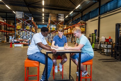 Bedrijven en scholen pompen miljoenen in logistiek onderwijs in Brainport