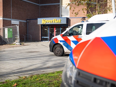 De bewoners van de Keverflat hebben vele vragen over hun overleden buurman.