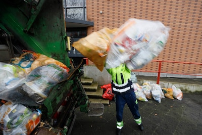 Ruzie bij vuilniswagen loopt uit de hand: man krijgt ontslag na geweld, maar vecht dat besluit aan
