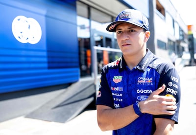 Isack Hadjar nog langer aan de zijlijn: teamgenoot Max Verstappen mist ook Spaanse GP
