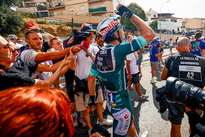 Vuelta grijpt in wegens extreme hitte: etappe van zondag bijna tachtig kilometer korter