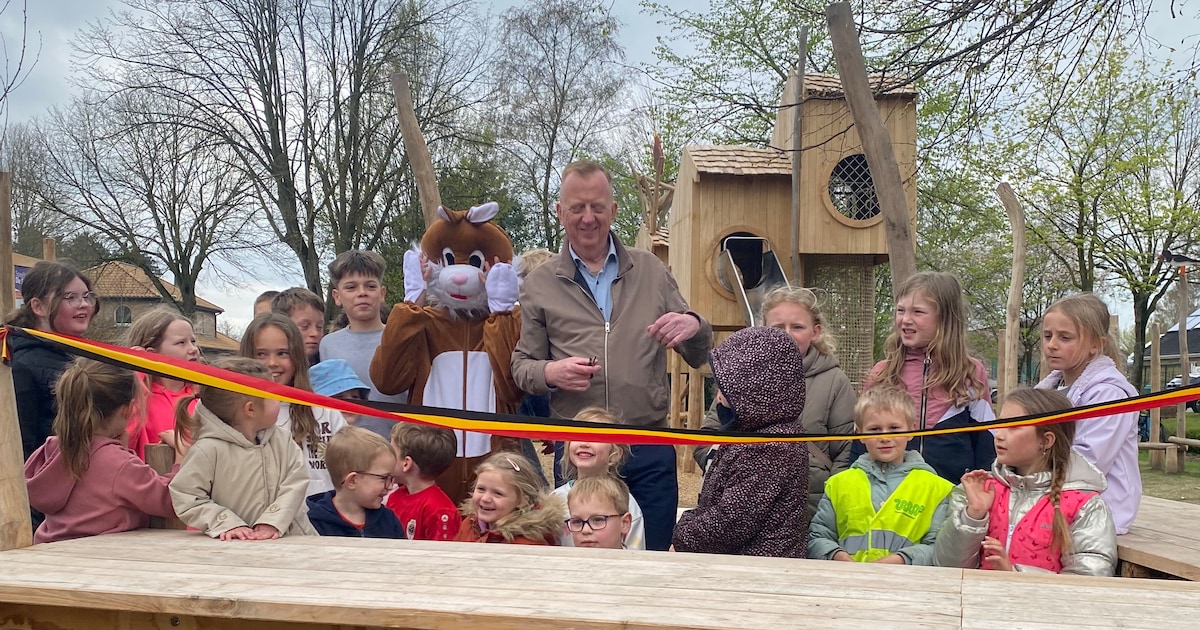 Speelterrein De Roerdomp in Nieuwmoer compleet vernieuwd: “Geluisterd naar wensen van kinderen”