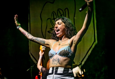 Extra beveiliging bij concert Sophie Straat in België, zangeres zegt in ‘neofascistisch kutland’ te leven