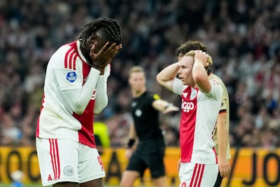 Ajax struikelt, ondanks spectaculaire entree Tolu, in zinderend gevecht opnieuw over Excelsior