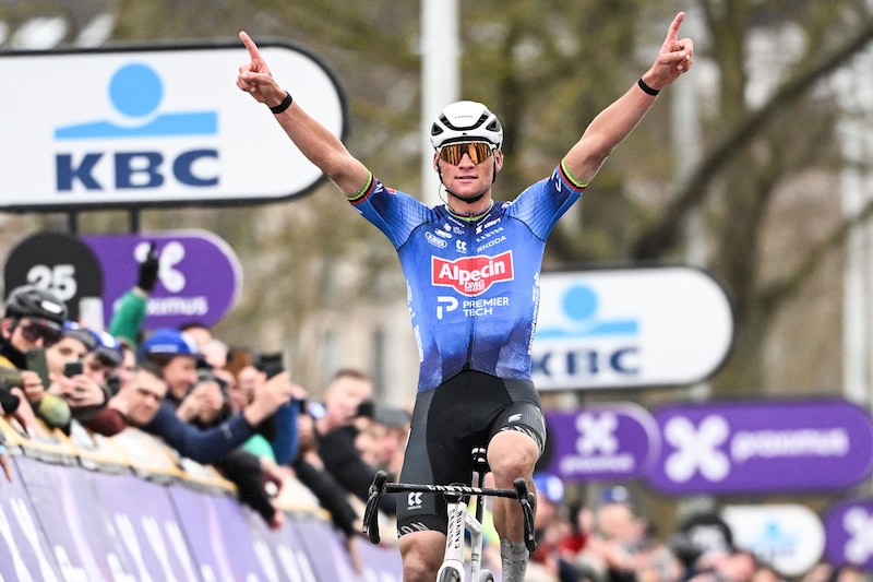 Direct raak bij debuut in de Omloop: Mathieu van der Poel begint ...