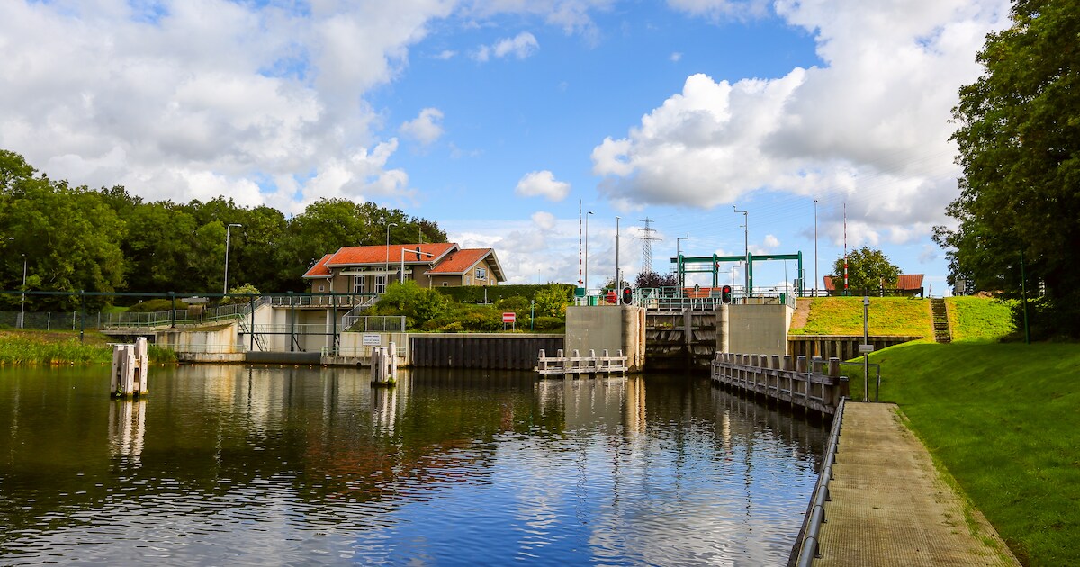 Voorstersluis bij Kraggenburg weer open na opknapbeurt | Noordoostpolder