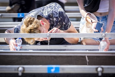 Art rekent 17,25 euro af voor drie flesjes water op festival; ‘Bier was goedkoper’