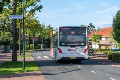 Bushalte in Sleeuwijk zorgt voor ruzie over de vraag: tijdelijk of blijft-ie op nummer 45