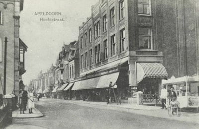 Van boerendorp tot binnenstad: twee historische wandelingen voeren door Apeldoorn