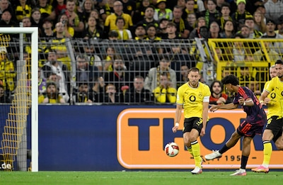 Bayern in jacht op eerste prijs van seizoen op voorsprong tegen Dortmund via debutant, Veerman en Saibari op bank