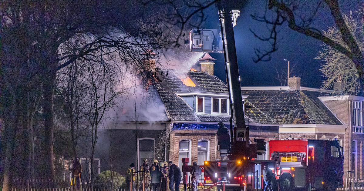 Uitslaande brand in woonboerderij op De Terp in Foudgum