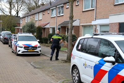 Politie zoekt verdachten na inbraak in Enschede, speurhond ingezet