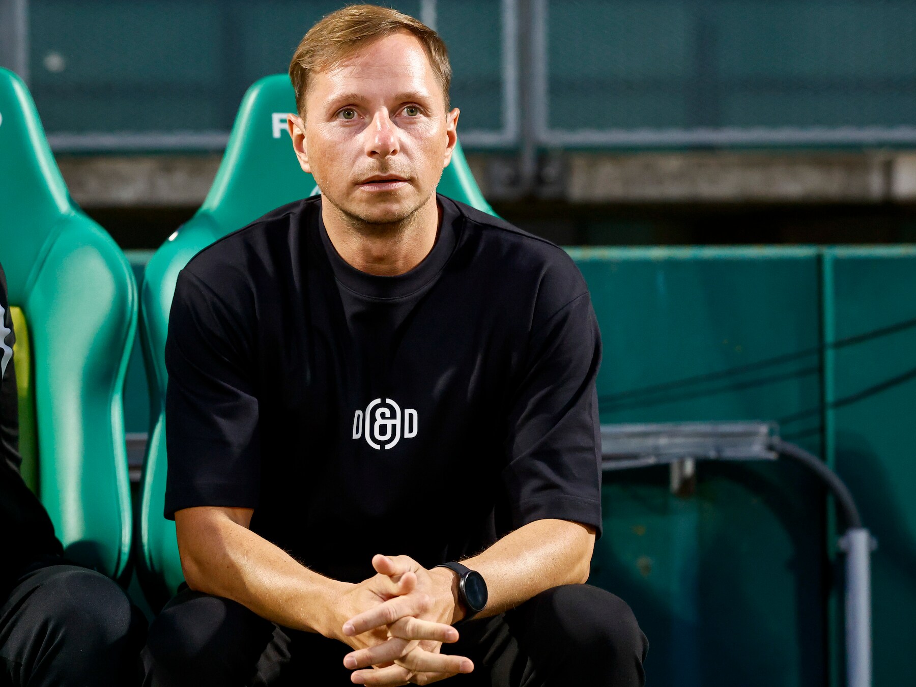 Hoofdtrainer heeft nog geen 72 uur om ADO klaar te stomen voor TOP Oss: ‘Ik twijfel niet aan de opties’