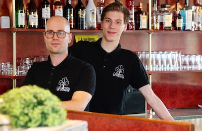 Vriendengroep is onbetaald beheerder van dorpshuis: ‘Iedereen is zo dankbaar dat wij dit doen’