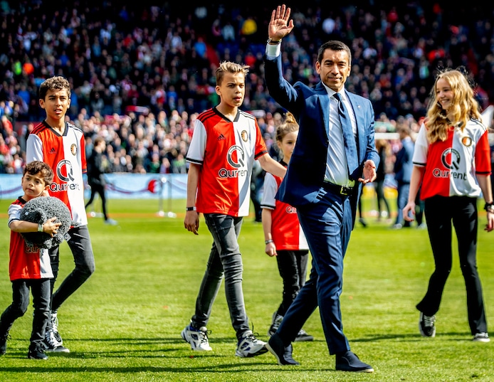 Van Bronckhorst aan de slag bij Manchester City | Nederlands voetbal | AD.nl