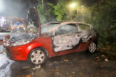 Auto brandt volledig uit in Geldermalsen