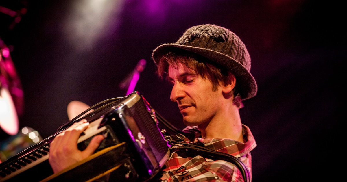 Luuk Lenders brengt creatieve volksmuziek naar Sambeek