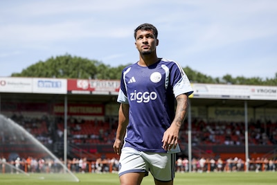 Ajax met Leonardo in de spits begonnen aan laatste oefenduel met FC Volendam, Arokodare op de bank