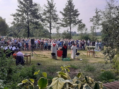 Openluchtkerkdienst met muziek in Silvolde