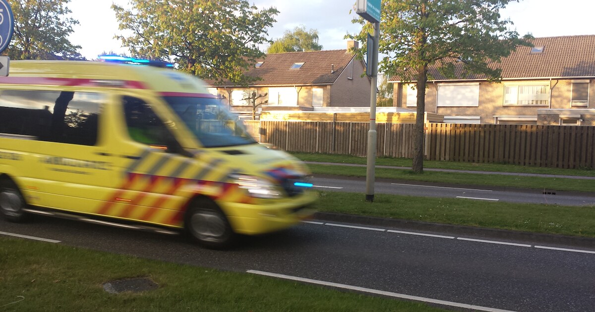 Drie gewonden bij frontale aanrijding in Nieuw-Vossemeer: zwaargewonde vrouw naar het ziekenhuis