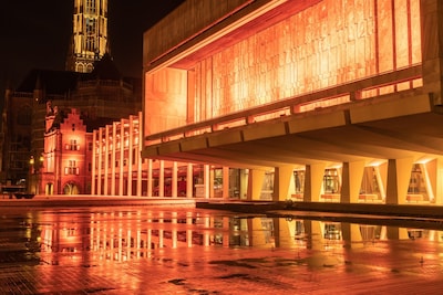 Arnhemse gebouwen kleuren oranje: dit is waarom