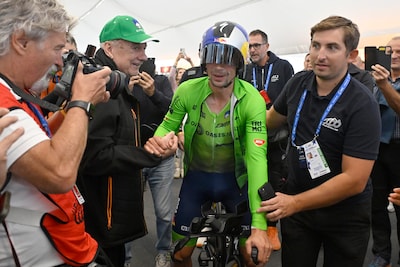 Prachtig moment voor Primoz Roglic: Sloveen (36) wordt in eigen land Europees kampioen tijdrijden