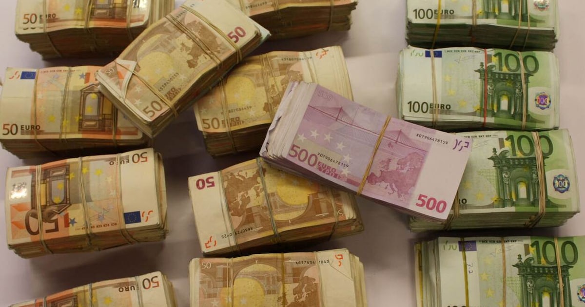 FIOD legt beslag op acht panden en 15.000 euro tijdens doorzoeking in ...
