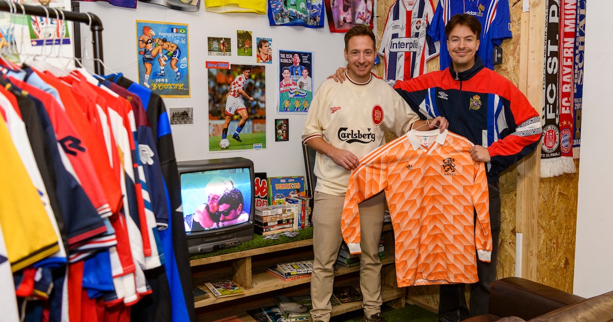Nostalgie voor fans van Willem II en Oranje: in Tilburg hangen deze week meer dan duizend vintage vo