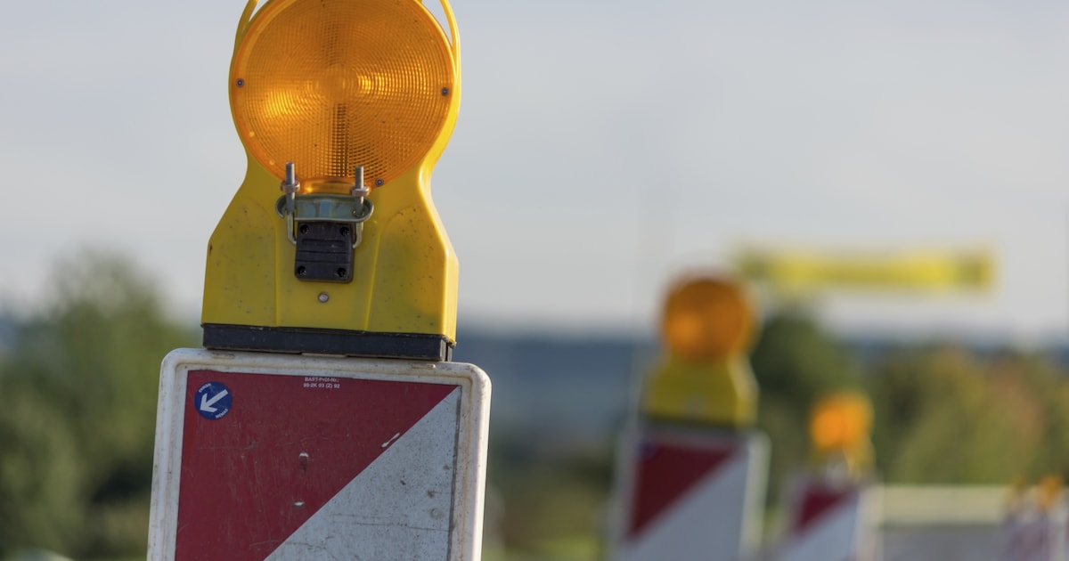 Rijbaan bij Transportweg Nieuwkoop tijdelijk dicht na grote brand
