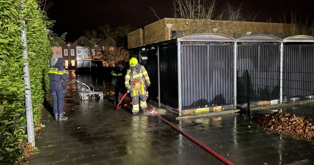 Opslaghok van St Martinusschool in Millingen aan de Rijn brandt uit | Berg en Dal