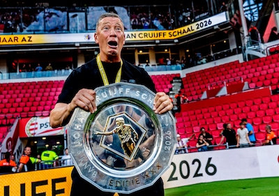 Populaire AZ-coach Leeroy Echteld doet wat Louis van Gaal, Arne Slot of Co Adriaanse nooit lukte