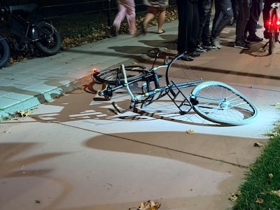 Fietser en automobilist botsen op Predikbroedersweg in Tiel
