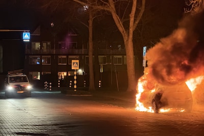 Auto’s gaan in vlammen op en ME ingezet: zo verliep de jaarwisseling in regio Gouda
