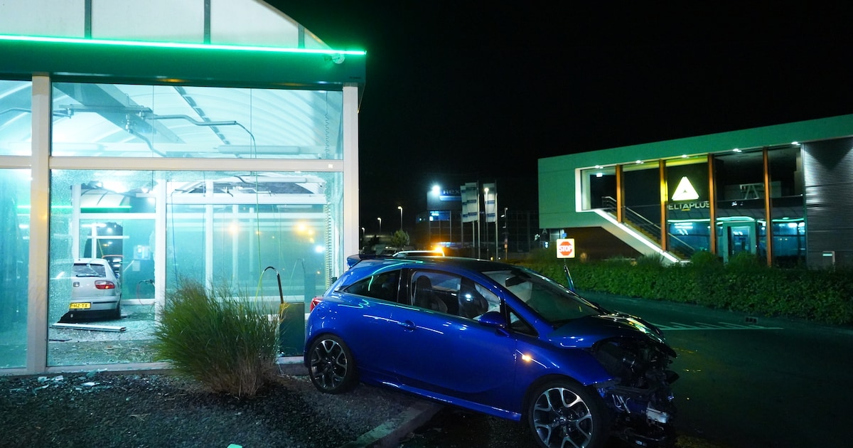 Grote schade aan wasstraat in Bleiswijk na ongeluk